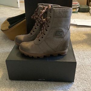 Sorel Women’s Boots - 6.5